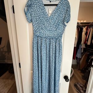Chic Blue Floral Maxi Dress